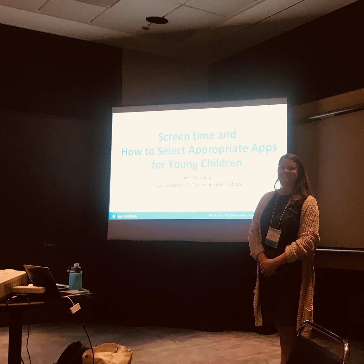 ErinStanfill's tweet photo. Ready to watch Jenna Herdzina from @TEC_Center talk about screen time and choosing appropriate apps. #ReadySetTeach #edtech https://t.co/M6NNl2pOwk