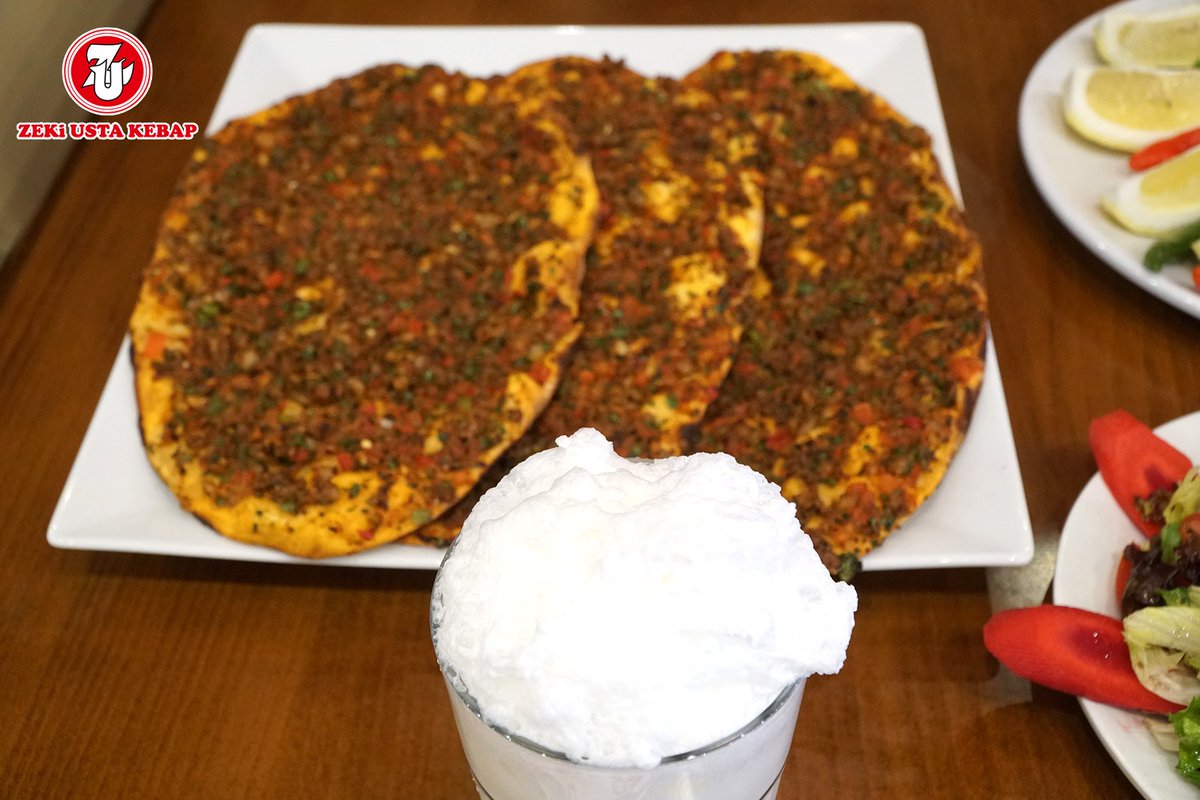 zekiustakebap's tweet image. Bol köpüklü ayranın yanına en iyi #ZekiUstaKebap’ta lezzetine lezzet katılan #AntepLahmacun yakışır…
#Adana #AdanaKebap #AloPaket 
Türkmenbaşı Blv. ☎ 0322 239 30 40
Kenan Evren Blv. ☎ 0322 235 23 02 
🌐zekiustakebap.com