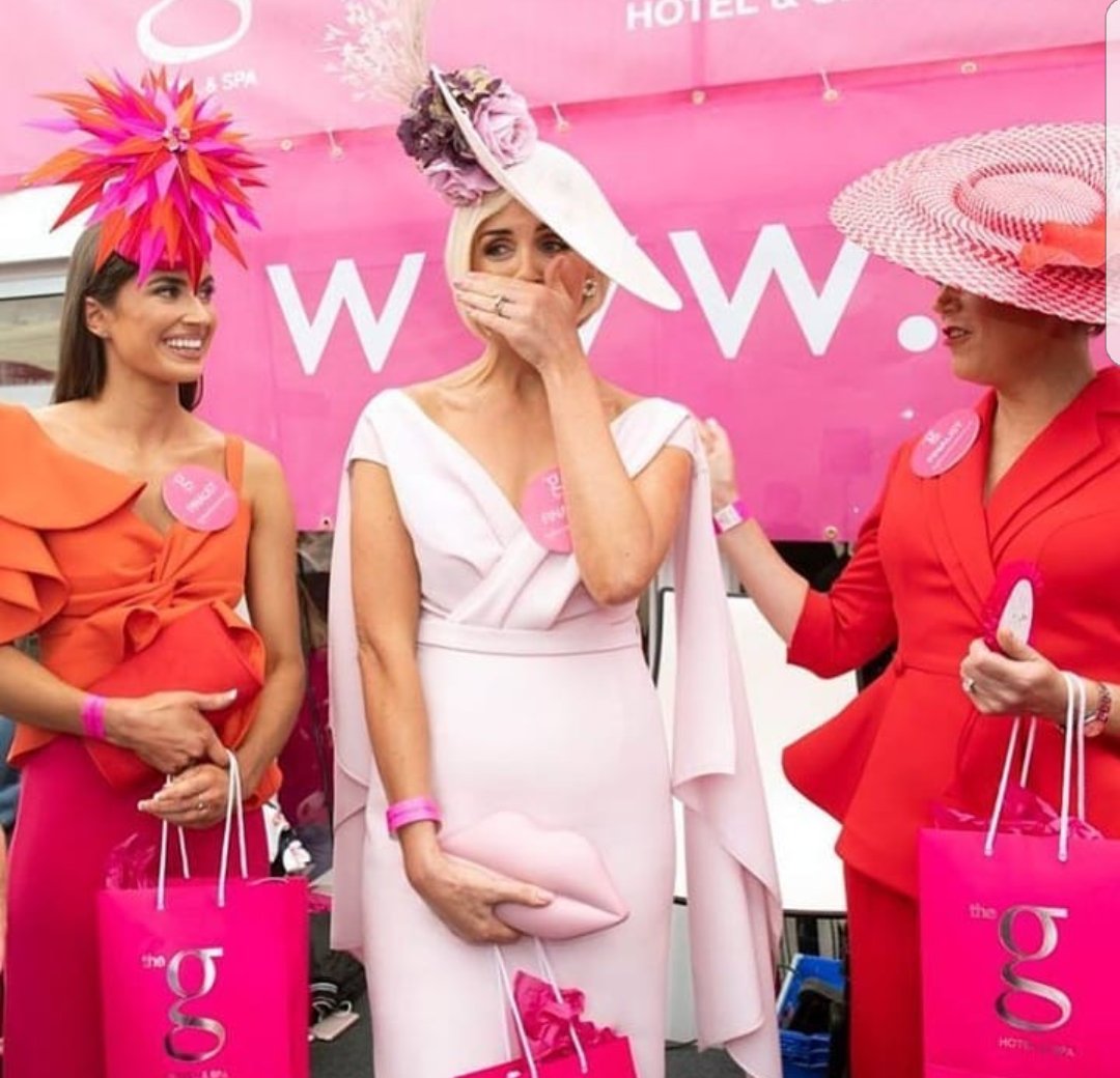 FlamingosStyle's tweet photo. wow what an elegant beauty 😍 #ghotelbestdressed #GalwayRaces https://t.co/nN5G5iqU45