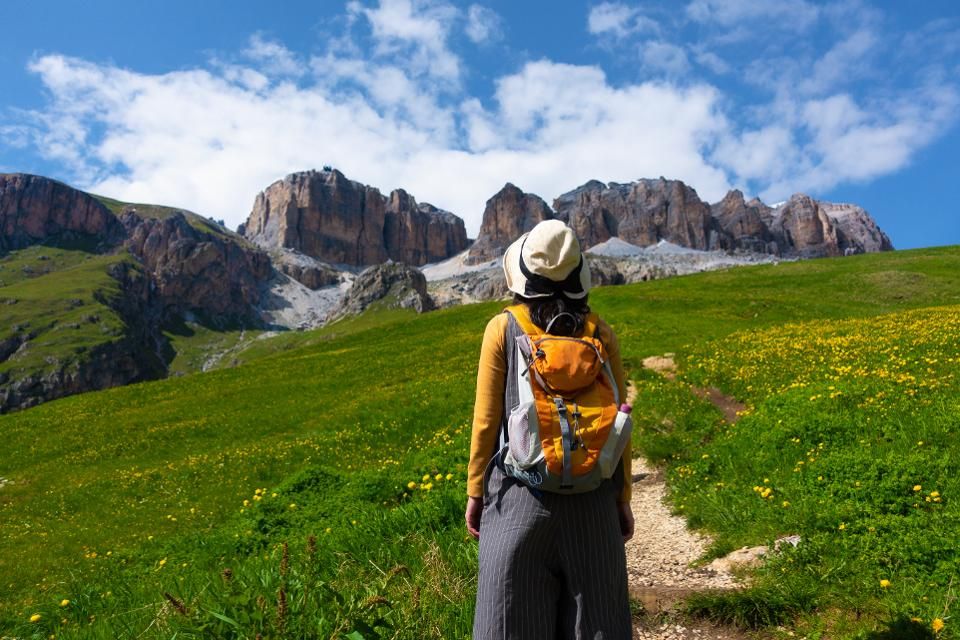 remotenglobal's tweet photo. What Are Young Travelers Up To? A New Survey Reveals Their Splurges  And Where They Go For Happiness via @forbes! #RemoteConnections #digitalnomad #remotework 
https://t.co/nkhLd7eDmG https://t.co/ZaFRR5GiQH