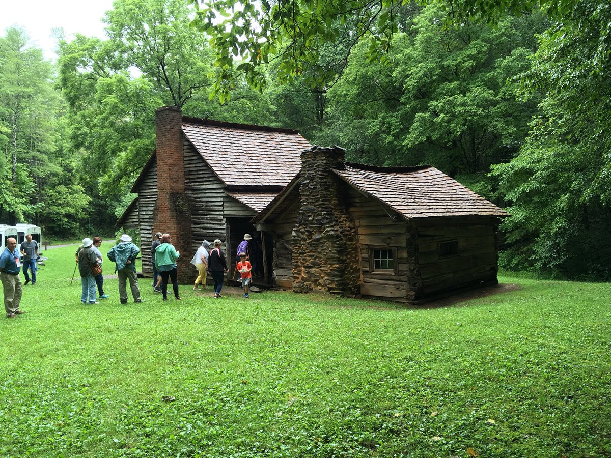 AaronEsser1's tweet photo. Great time learning about the Great Smokey Mointains today at #NACAA2018 https://t.co/iH3gyuZ1dm