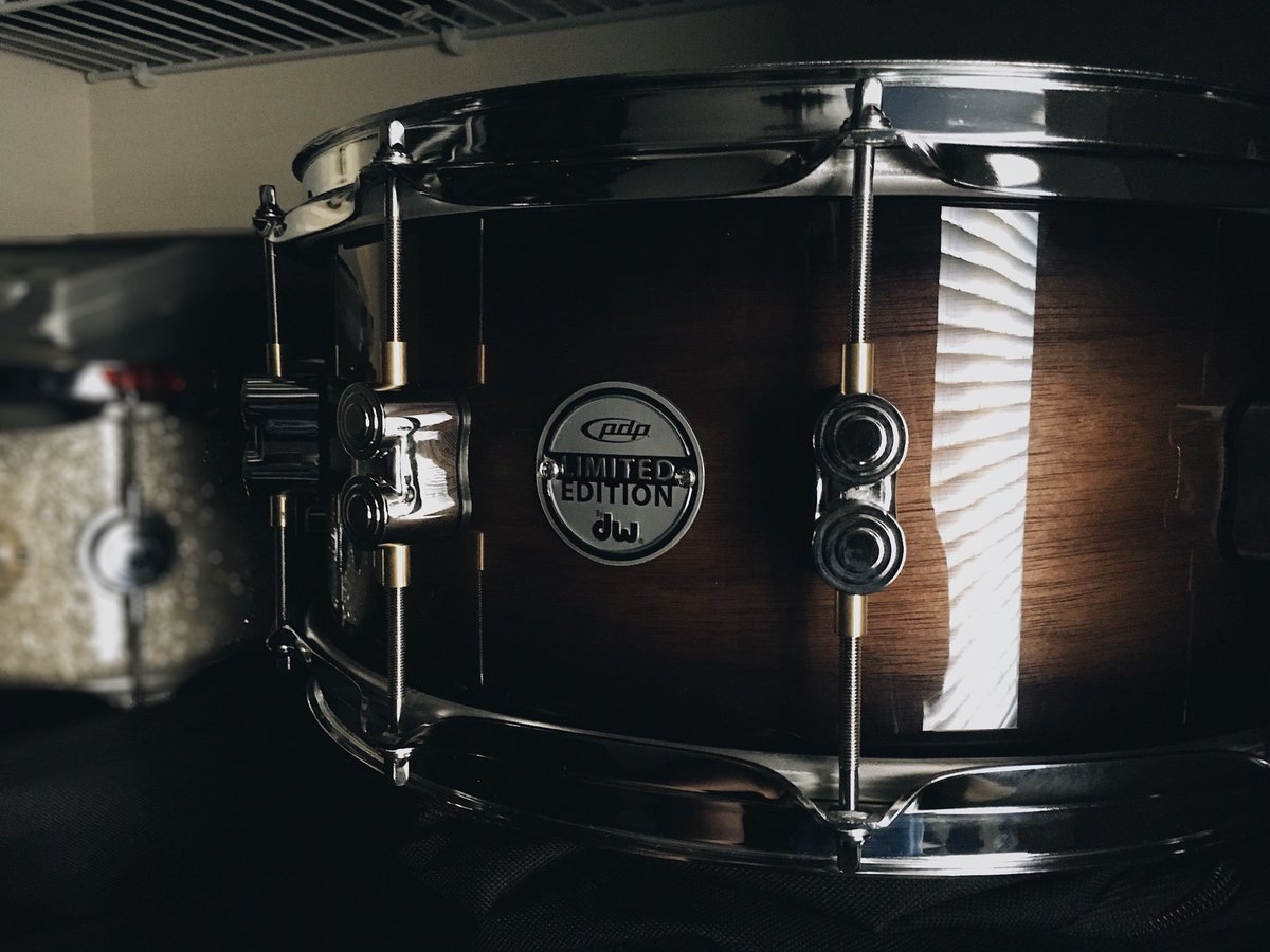 X_On_Drums's tweet photo. New snare my wife bought. 😍 #TeamPacificDrums #CharcoalBurst #20Ply #Maple #Walnut https://t.co/kqJUd6oBil