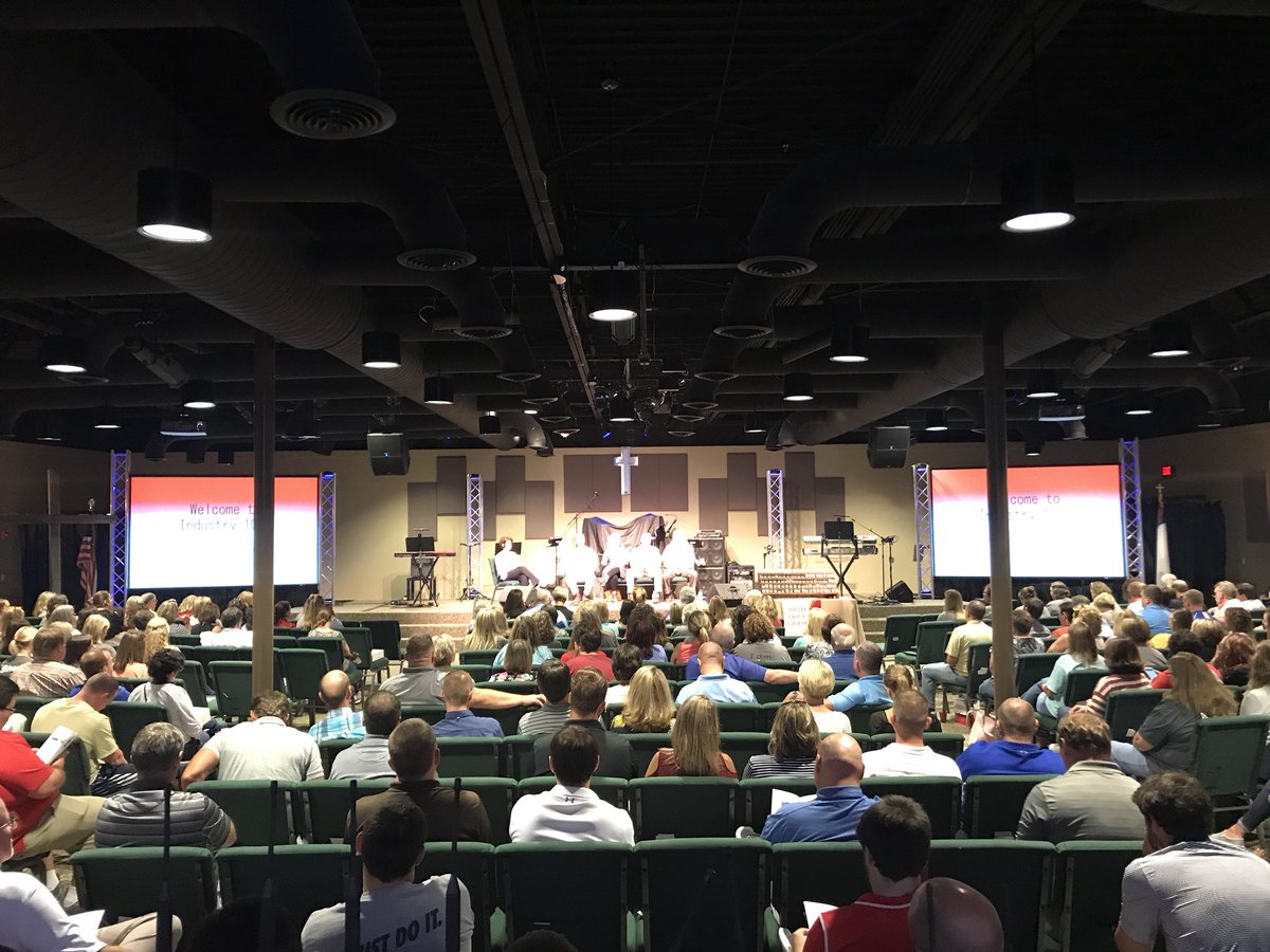 marshallcoedc's tweet photo. What an awesome day!  We hosted almost 400 educators from Marshall Co Schools under one roof to hear Alabama’s workforce chief Ed Castile, a panel of employers &amp; tours of local companies showcasing what skills our students need to have to be successful.   #MarshallMade @aidtedu https://t.co/G3ghdy8WqV