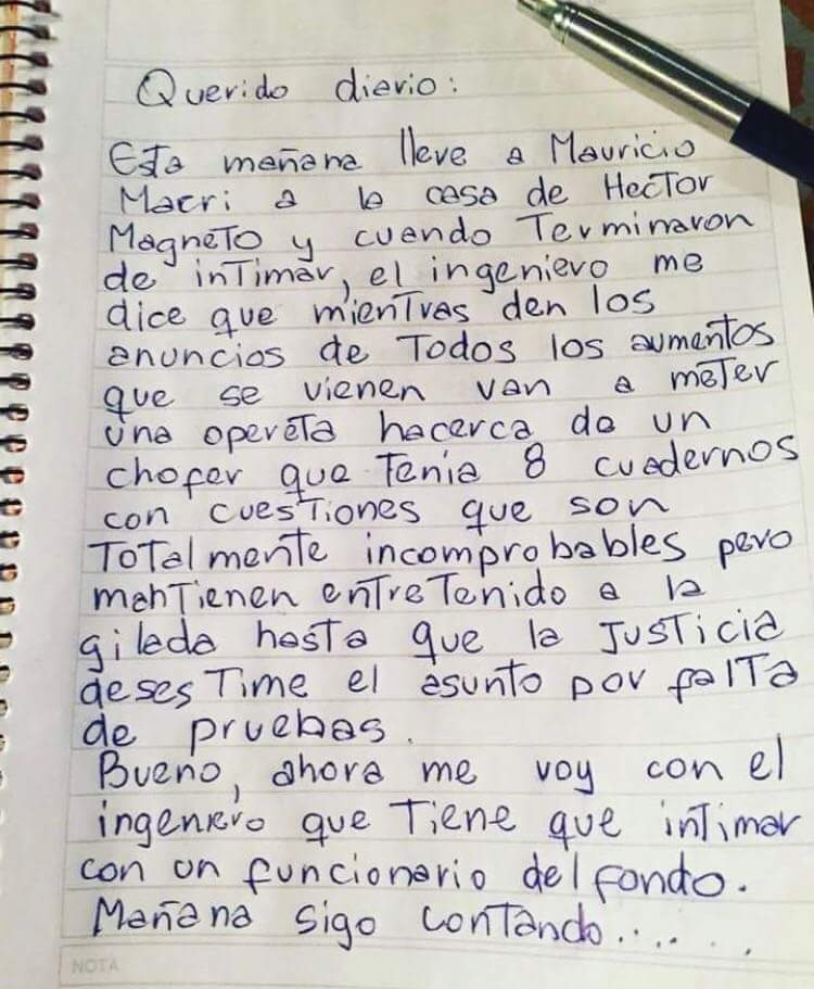 MapucheIrani666's tweet photo. @todonoticias Yo ya empecé con mi cuaderno gloria tapa dura , menos mal que lo compre hoy ! Así no me dicen que es mentira porque este cuaderno salió recién en el 2012 😂🚁🐈⏳🐧🇦🇷✌️ mañana sigo de gira con el gato anglosajón ! https://t.co/J3UskWerBM