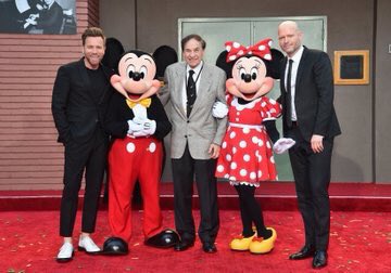 DisneyFanMex's tweet photo. Así se celebró la premiere mundial de #ChristopherRobin⁠ ⁠ Un Reencuentro Inolvidable, en @DisneyStudios, en Los Ángeles! #Pooh⁠ ⁠ #Tigger⁠ ⁠ #EsPiglet⁠ ⁠ #Igor⁠ ⁠ #DisneyFAN https://t.co/BC7D2I3S5U