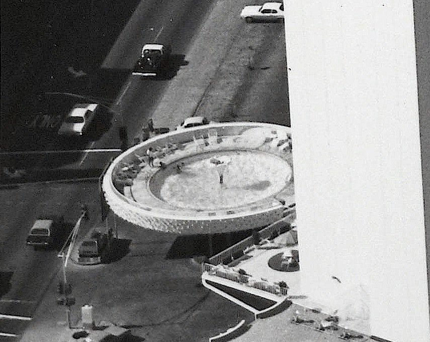 PlazaLasVegas's tweet photo. Cool off in the #PlazaPool! #TBT to the #PlazaLV Martini Glass Pool! #Vegas #Pool https://t.co/QncKqxZndU https://t.co/PYnhmhHeBp