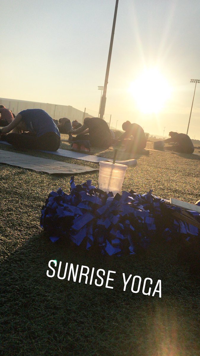 Beautiful sunrise this morning with my beautiful teammates and some #ColtsNation yogis 🧘‍♀️ #SunriseYoga