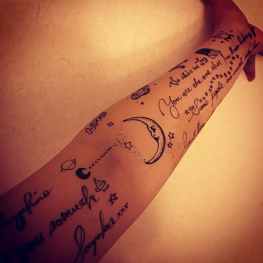 bebe_trunk's tweet photo. 可能性に挑戦..

#libido
#tattoolike
宇宙柄はテンション上がります🌌🚀👨‍🚀
今回は指の側面にもあります❤️ https://t.co/9lHAp9XCZo