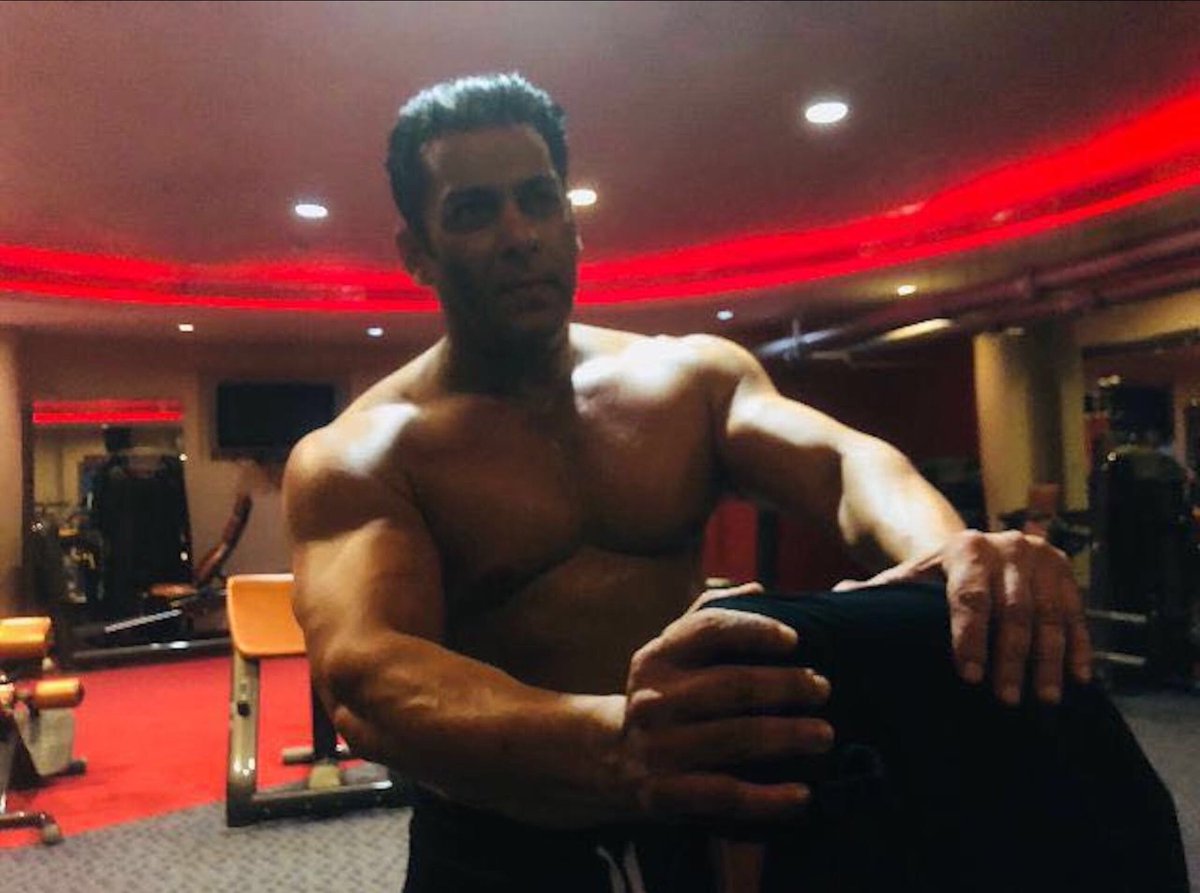 SalmanKhanHolic's tweet photo. โ
GEM Of Bharatโฆ #SalmanKhan at Gym (August 2nd 2018)! https://t.co/asZbBR0PzM
#Bharat
#BharatEid2019
Via: #BeingInTouchApp https://t.co/MqQRYJfAiG
