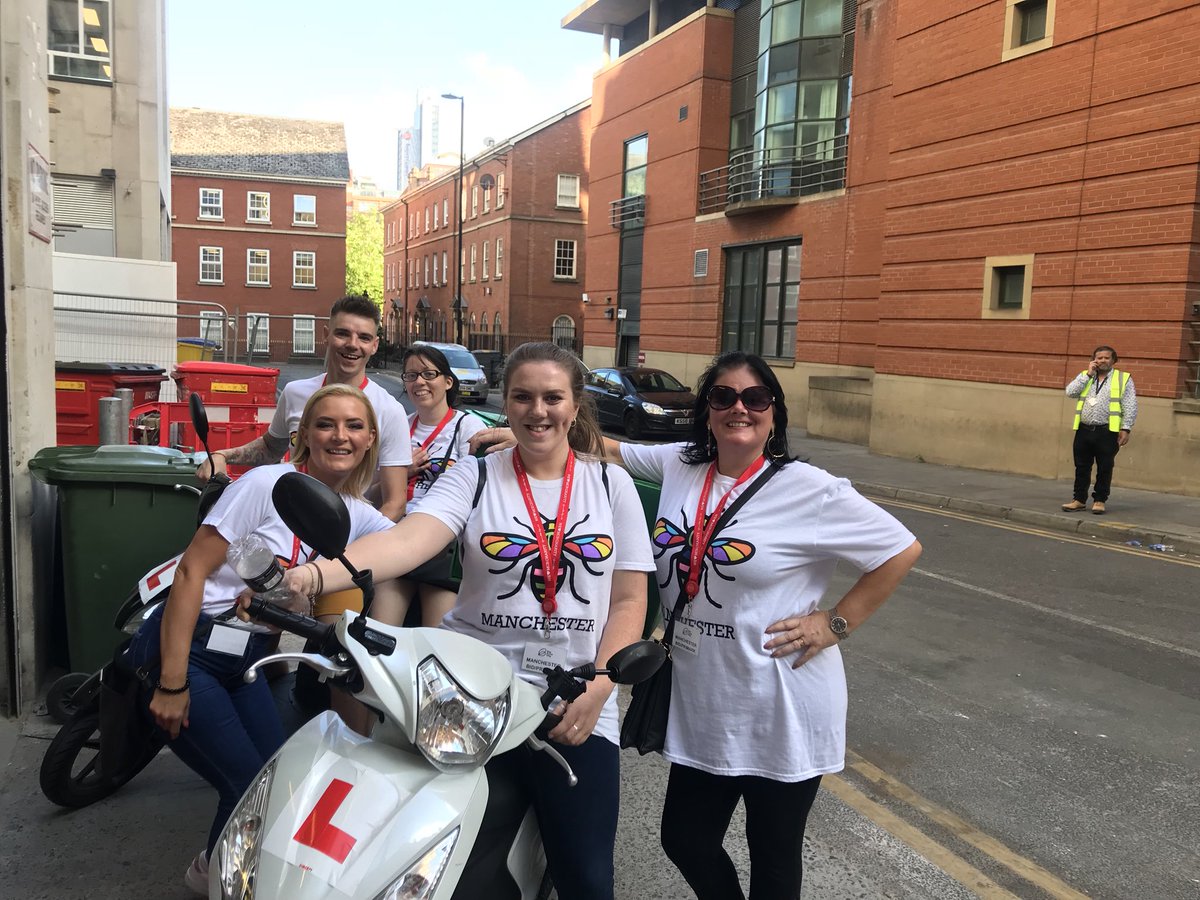 BeesMcr's tweet photo. Time to get our beezzas delivered for #pappajohns #bitcsponsorchallenge https://t.co/zLLhPq8y9n