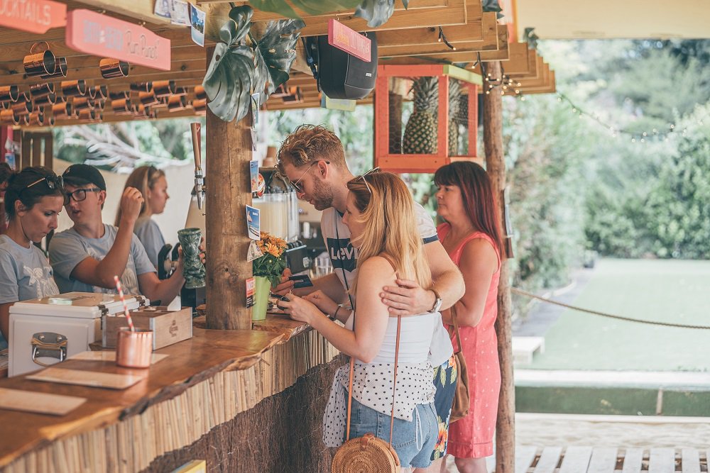 VisitBath's tweet photo. With the hot weather hanging around for a bit longer, check out our blog post for ways to make the most of it this summer. ☀️
Keep cool with @SwoonGelato, feel the sand between your toes at @bathonthebeach and explore the canal by bike or boat! 🍨🍹 > https://t.co/N4rplMo04X https://t.co/Fye3UK1d2y