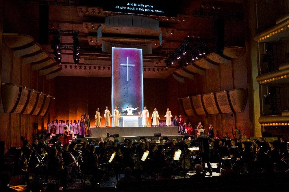 Avec Mass, Bernstein prêche sa foi en la liberté : récit personnel d'une expérience musicale fantastique #CrazyNYC @LincolnCenter @LouisLangree #MostlyMozart florentbonnetain.atavist.com/avec-mass-bern…