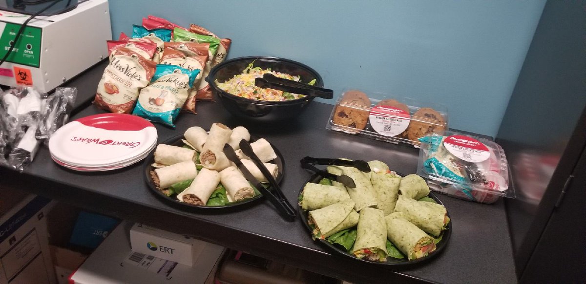 greatwcatering's tweet photo. When you supply a special treat for your employees, it increases creativity and provides incentive. Enjoy your treat @pain_headache #Catering #ThursdayThoughts #greatwraps #itsallaboutflavor #galleria #houston https://t.co/WVVHzBeE21