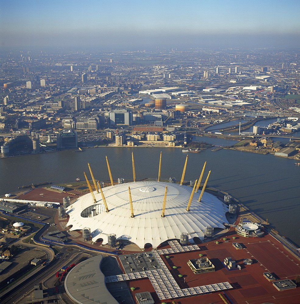 The dome& #39;s structure itself serves as a monument to time. Held up by its 12 supports, it reaches 52m high, and has a diameter of 365m - the months, weeks, and days of the yearMost importantly, it stands directly over the Greenwich Meridian Line - the place where GMT time begins