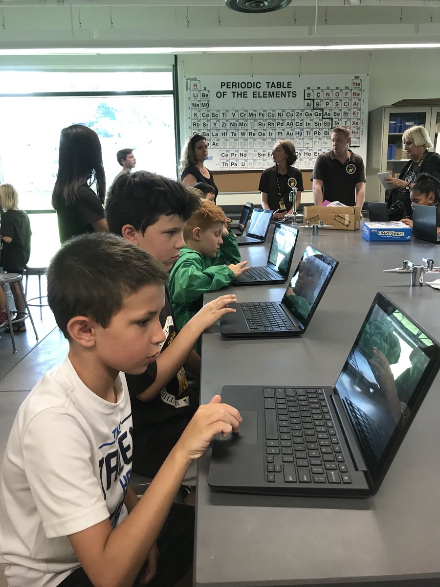 NJSTEMPathways's tweet photo. 3rd grade students learning to code through Code Monkey! #FutureHackers #ComputerScience #STEM #STEAM #NJSTEM https://t.co/xPTv5gmgIh