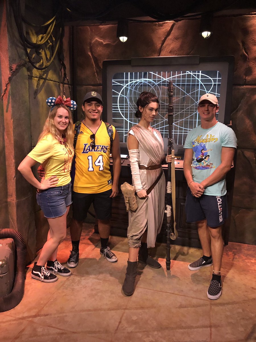 Jayrod1018's tweet photo. Disneyland with my baby is always amazing😍😎 https://t.co/qh268pAo2q