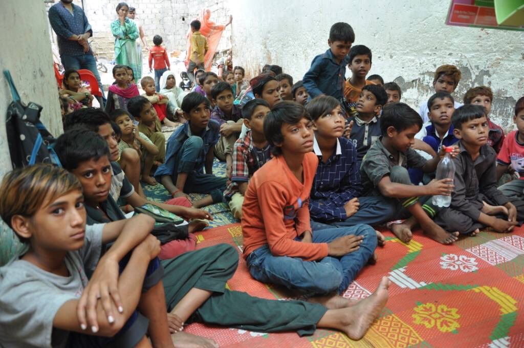 HoondRaj's tweet photo. #orientationsession on #ChildProtection in #Emergencies (CPiE) #ChildrenOnMove #ChildProtectionOfficer @HoondRaj & #NabilaAslam #ResourcePerson @ #NFESchool, #ChanesarGoth.#streetchildren #streetschool #Education @BakhtawarBZ @AseefaBZ @SaeedGhani1 @AmirMurtaza1 @InitiatorHumanD https://t.co/HWicuR2QmX