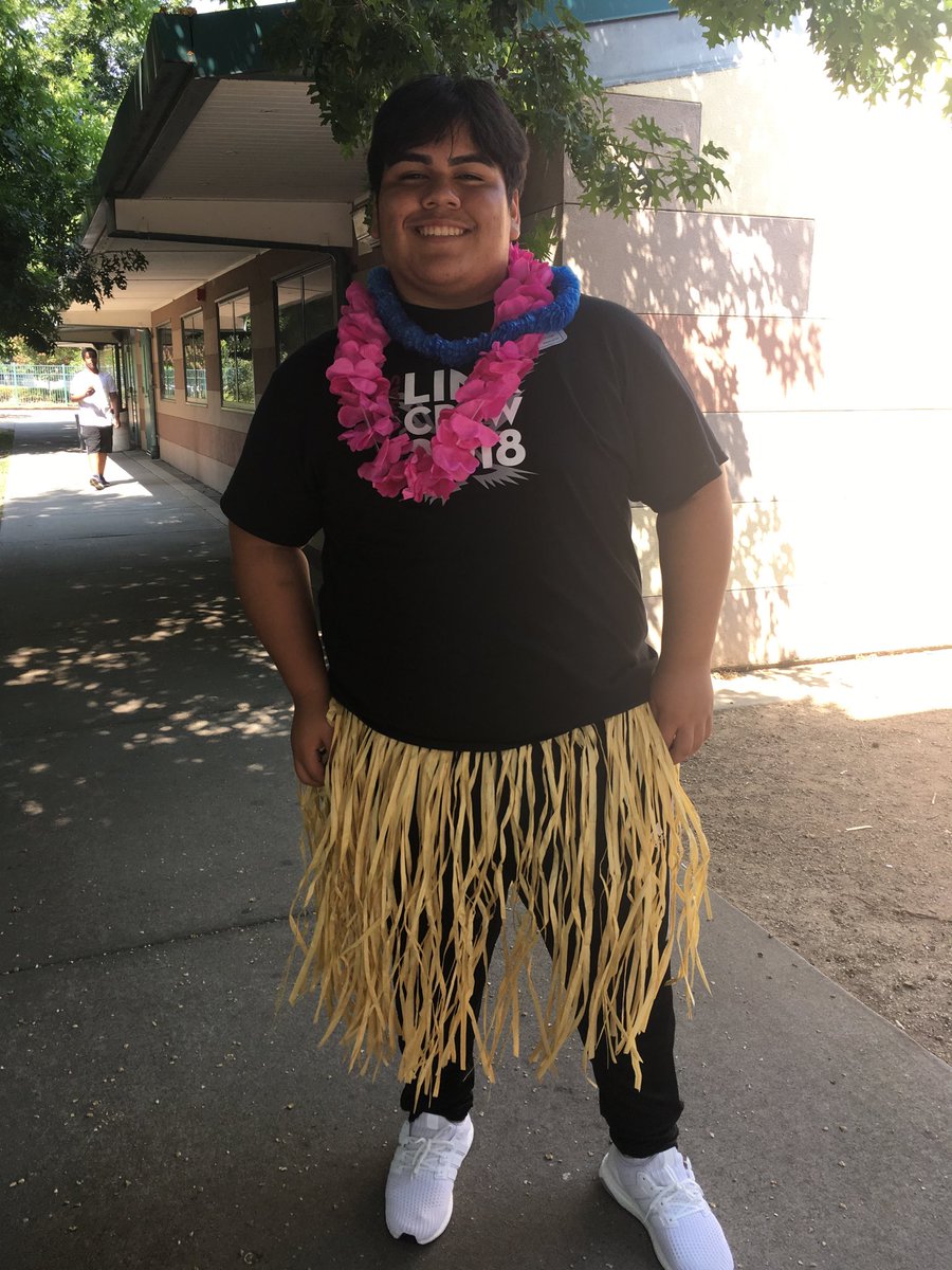 NHS_CCR's tweet photo. Sal, a proud Link leader ready for his campus tour. #LinkCrew2018#NHS https://t.co/zNAaN8zhup