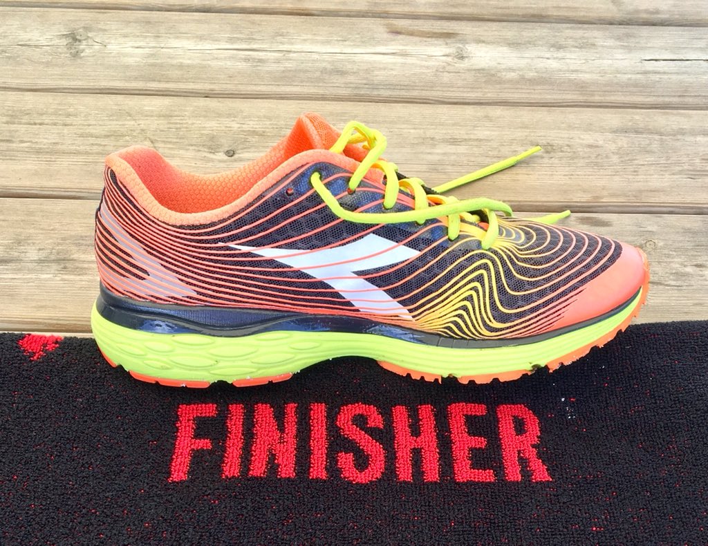 per4piedi's tweet photo. Umidità originale al 100%, sin dal giorno della creazione 🤣. Ah, le mie scarpe si chiamano #Blushield Fly e me le fa @Diadoraofficial 😉.
#4piedi #MakeitBright #waiting4Gaia @runlovers @GocciadCarnia https://t.co/YRON1CjMiy
