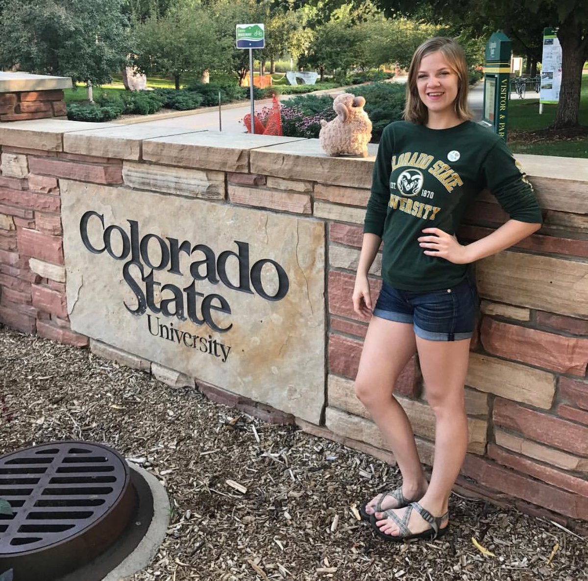CSULiberalArts's tweet photo. Econ major Madison Tatum is taking over our Instagram today and tomorrow to talk about her #CSUExtension internship and what if has to do with the #LarimerCountyFair ๐ฎ๐
๐ค
Check it out #ColoradoState ๐ https://t.co/u2e8j5eEm7 https://t.co/lBvmIJ5fIJ
