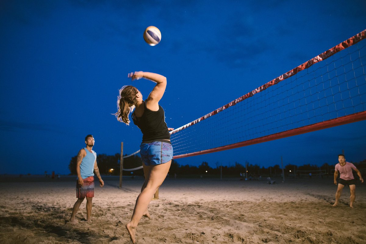 ashbridgesvb's tweet photo. When the sun goes down, we turn up! After league play tonight, come by the Sunset Lounge for some drinks and Illuminated Volleyball in support of @sickkids! https://t.co/37wxwEYPtG