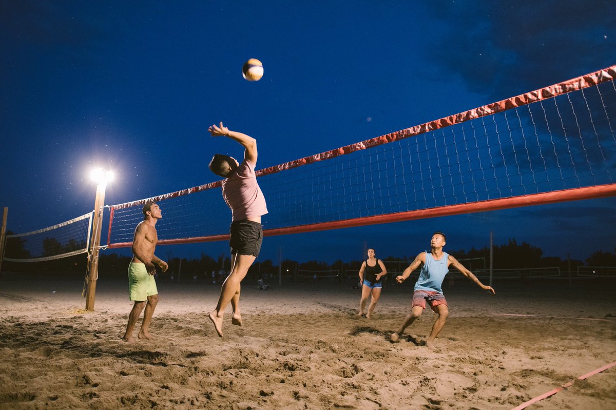 ashbridgesvb's tweet photo. When the sun goes down, we turn up! After league play tonight, come by the Sunset Lounge for some drinks and Illuminated Volleyball in support of @sickkids! https://t.co/37wxwEYPtG