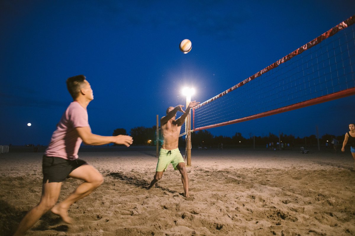 ashbridgesvb's tweet photo. When the sun goes down, we turn up! After league play tonight, come by the Sunset Lounge for some drinks and Illuminated Volleyball in support of @sickkids! https://t.co/37wxwEYPtG
