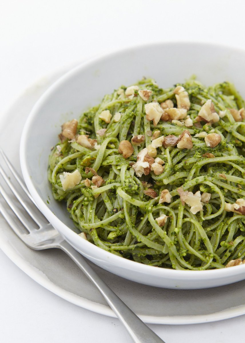 The pesto in this pasta is so versatile! You can use it on pasta, as a base for homemade pizzas, or as a wonderfully green alkaline dip with nutty crackers 👏  bit.ly/2uwbYrq