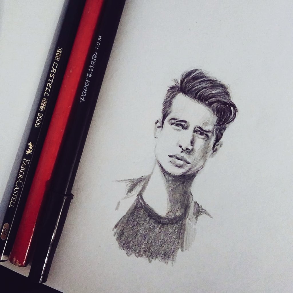 When your up at 9am to start your day and just start randomly doodling Brendon Urie in your sketchbook 
#ArtistOnTwitter #doodles #patdart #PATD #brendonurie #brendonboydurie #panicatthedisco