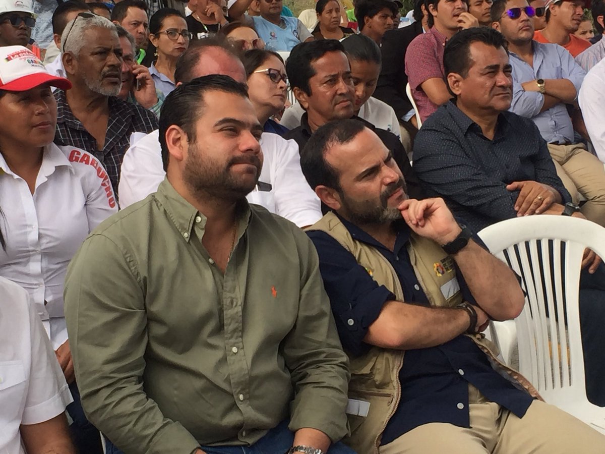 Secob_Z6's tweet photo. Presente en la invitación de la inauguración de sistemas de agua potable de Jama y Pedernales,  junto a @marialevicuna #AguaParaTodos @Lenin @Presidencia_Ec https://t.co/Rx4AEXyBAM