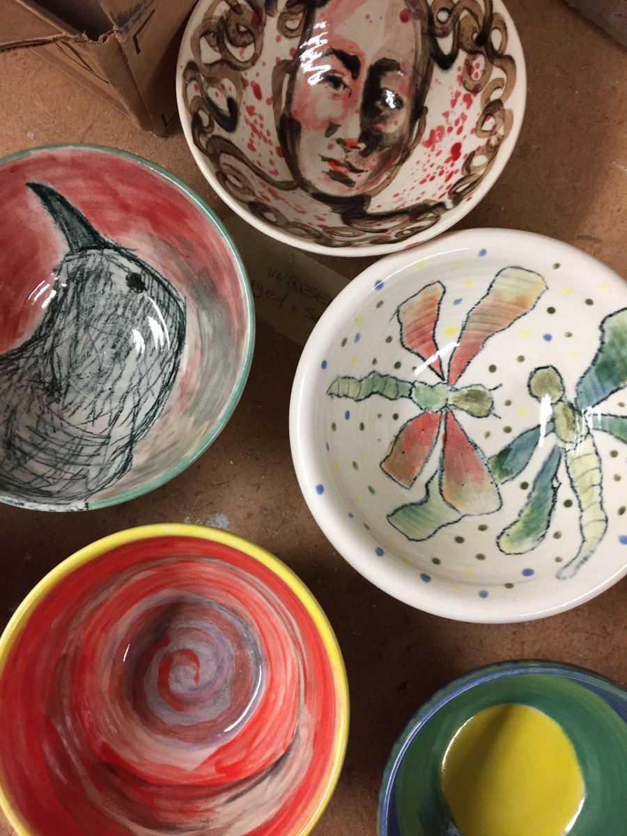 Artistic_PDX's tweet photo. It's today! First Thursday, that is, time to come to @Artistic Portland 2-6pm to paint a bowl. Beverages by @cafepontepdx & @Royal_brewing 4pm-6pm. Bowl painting is free & proceeds from purchased bowls will go to support @sistersoftheroadpdx
#theheARTofportland #portlandnow https://t.co/Pr8mRxwYNu
