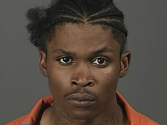SentinelColo's tweet image. Naked intruder police say sparked fatal #Aurora police shooting was a gang member with lengthy arrest record ow.ly/8wNk30lf6bR #COcrime #AuroraCO