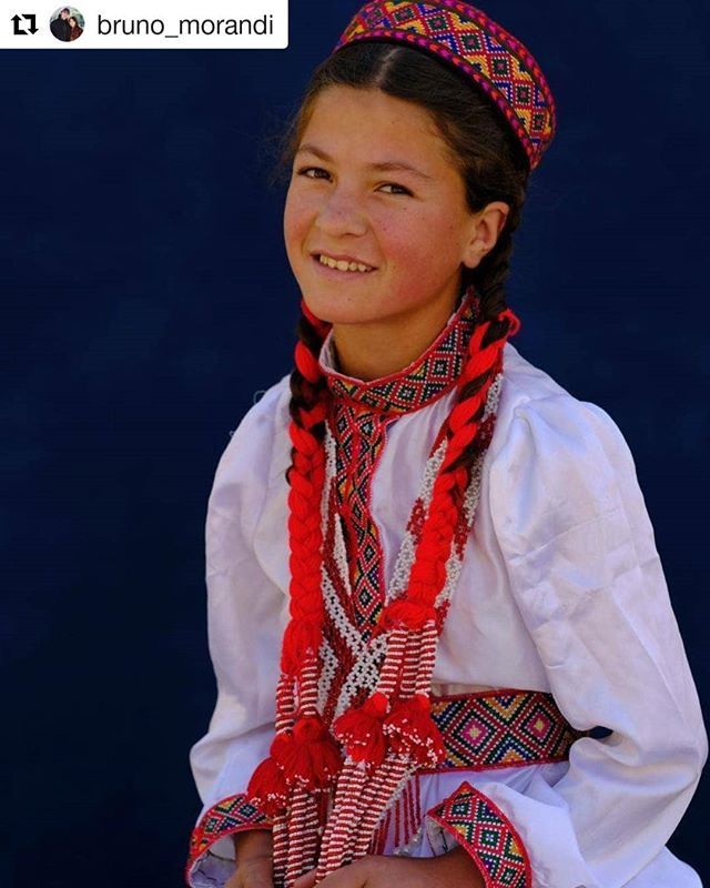 hemisfr's tweet photo. #Repost @bruno_morandi #HemisTeam #tadjik #WakhanValley #Ismaeli
#travelphotography
#ReportageHemis ・・・
After Uzbekistan we crossed #tadjikistan. Here ismaeli girl in Wakhan valley by #tuulbrunomorandi #xphotographer https://t.co/WoStb2vYMe https://t.co/UulTGonDiM