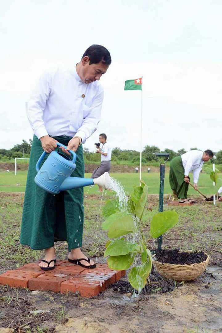 ZSittnaing's tweet photo. ေမတၱာပန္းတို႔ လန္းဆန္းေဝဆာ က်က္သေရျဖာ မဂၤလာရွိေသာ ေန႔သစ္ ျဖစ္ပါေစ!!!

3-8-2018(1:23Am) https://t.co/n6zYjYUD0U