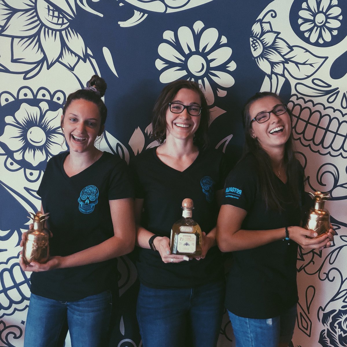 EatAlPastor's tweet photo. We got fancy new threads and the girls love ‘em! 😁 #eatalpastor https://t.co/oBqw6Wf7mB