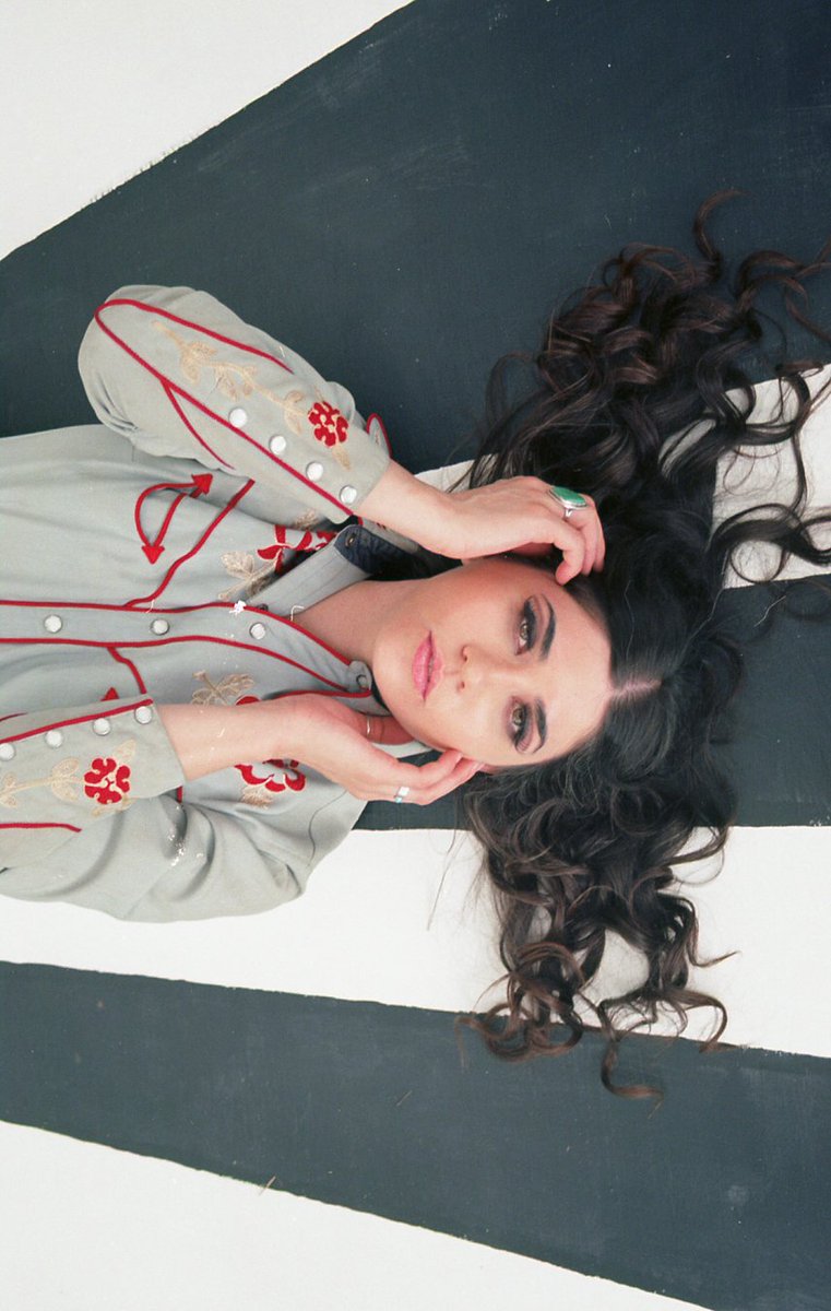 We've got an interview &amp; photoshoot feature with <a href="/pearl_charles/">Pearl Charles</a> during her time in Austin for her summer tour! anonmagazine.com/under-the-blue…