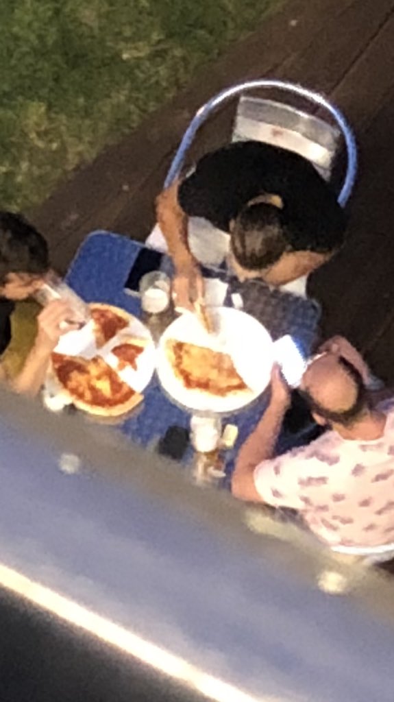 DjneDhAXgAACjrF?format=jpg&name=medium