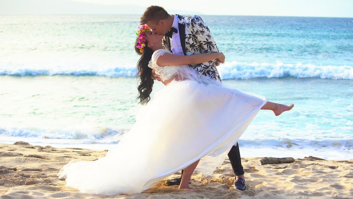 RomanAtwood's tweet image. Our Dream Wedding is now live on YouTube ❤️ thank you in advance for all your love and support 🙏
youtu.be/FhId1AHmZZ0