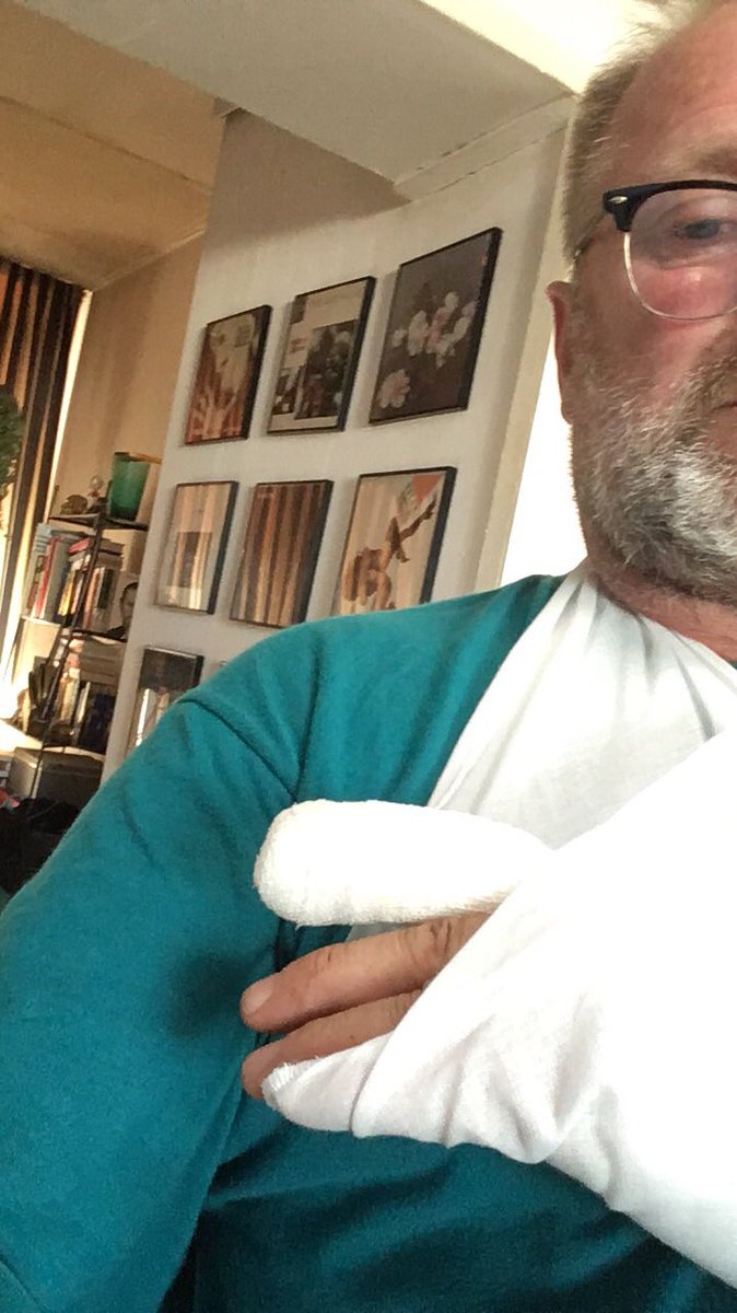 Hoor wie klopt daar, kinderen ! Tis m’n vinger!