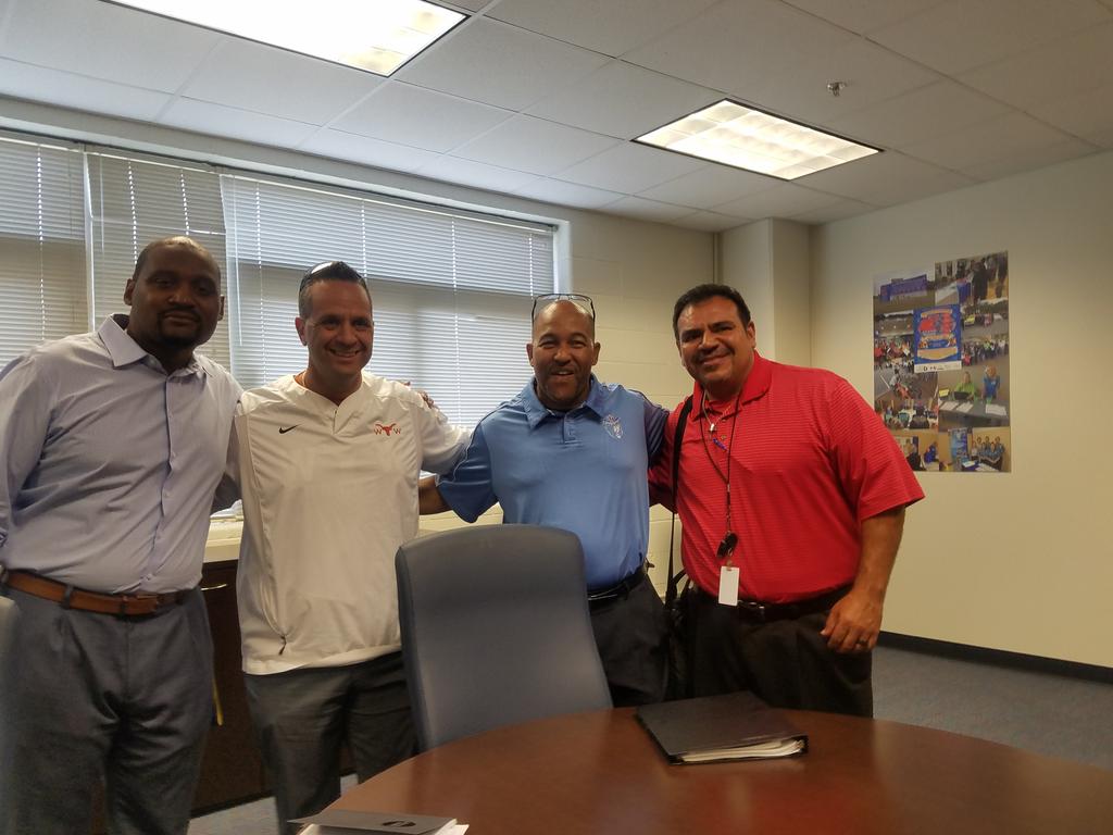 asmerompri's tweet photo. The Athletic Directors who will play a leading role in transforming our schools @MRamirezDISD @SamTasbyLions @dallasathletics https://t.co/nSUjJ5bOT0