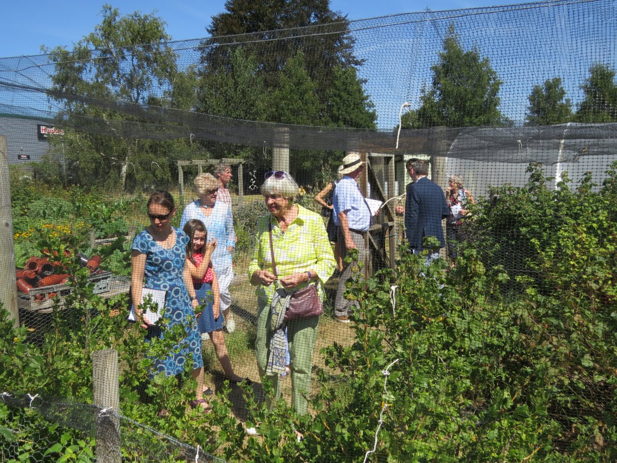 Edith Cavell Academy was a great school to visit today. Not only had Stephen and Kate the allotment teachers but two students too.  Really appreciate all the hard work you have done for the school and for the inbloom routes. <a href="/FNIB2017/">FNIB</a> <a href="/The_RHS/">The RHS</a> @bc_sewell