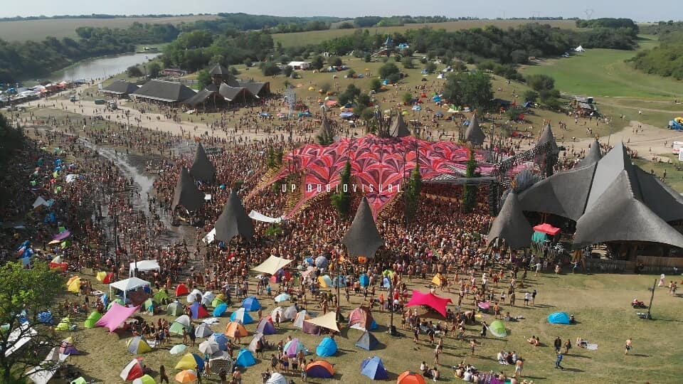 psicodelia's tweet photo. Pista do #Ozora2018 lotada para ver Astrix
Foto: Up Audiovisual https://t.co/nrTMzX2shE
