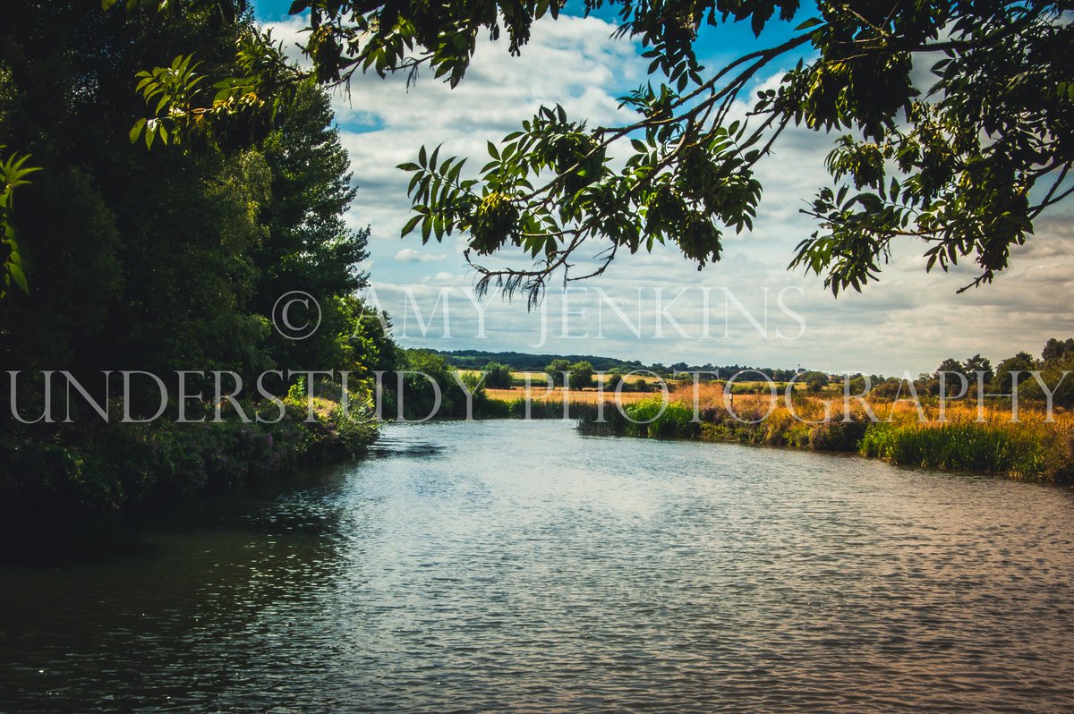 UnderstudyPhoto's tweet photo. Hidden away is the beautiful @KelmscottManor Manor. I didn't stay long but I will hopefully visit again soon....
#nature #kelmscott #kelmscottmanor #faringdon #oxfordshire #williammorris #textiles #printing #river #canal #boat
More can be seen here: https://t.co/cuu1op2rWh https://t.co/rdbEUo7fea