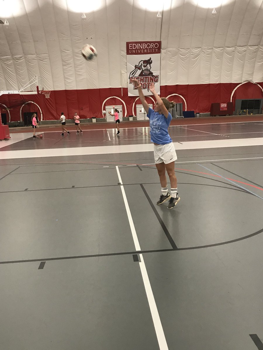 ALCS_Gators's tweet photo. In memory of Coach Martin, Mr. Mac and the Varsity Girls Soccer Team participated with the #Fam32 and shot their 32 free throws! https://t.co/ChVjQhHPI5