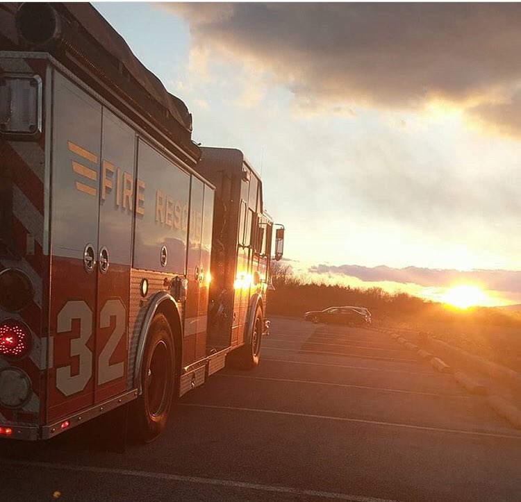 ProgressFire32's tweet image. The sun is slowly setting on this old girl’s career at Progress. She will soon be off to her new home.....photo cred @fill_the_BOX   #ProgressFire #Seagrave #RescueEngine #OftenImitatedNeverDuplicated #Workhorsesince1998