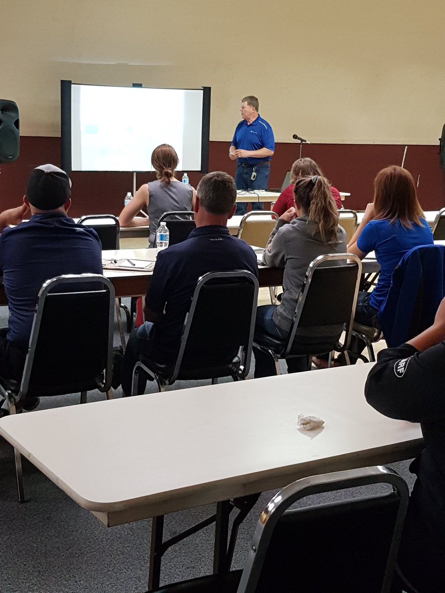 callie_luck's tweet photo. Thanks to @crwatershed for inviting us to the Demonstration of Nitrogen Stabilizers for Increased Fertilizer Use Efficiency. @trouttroller presenting the benefits of variable rate. @FE_ElisePotter @farmers_edge https://t.co/H3p5yCGUI2