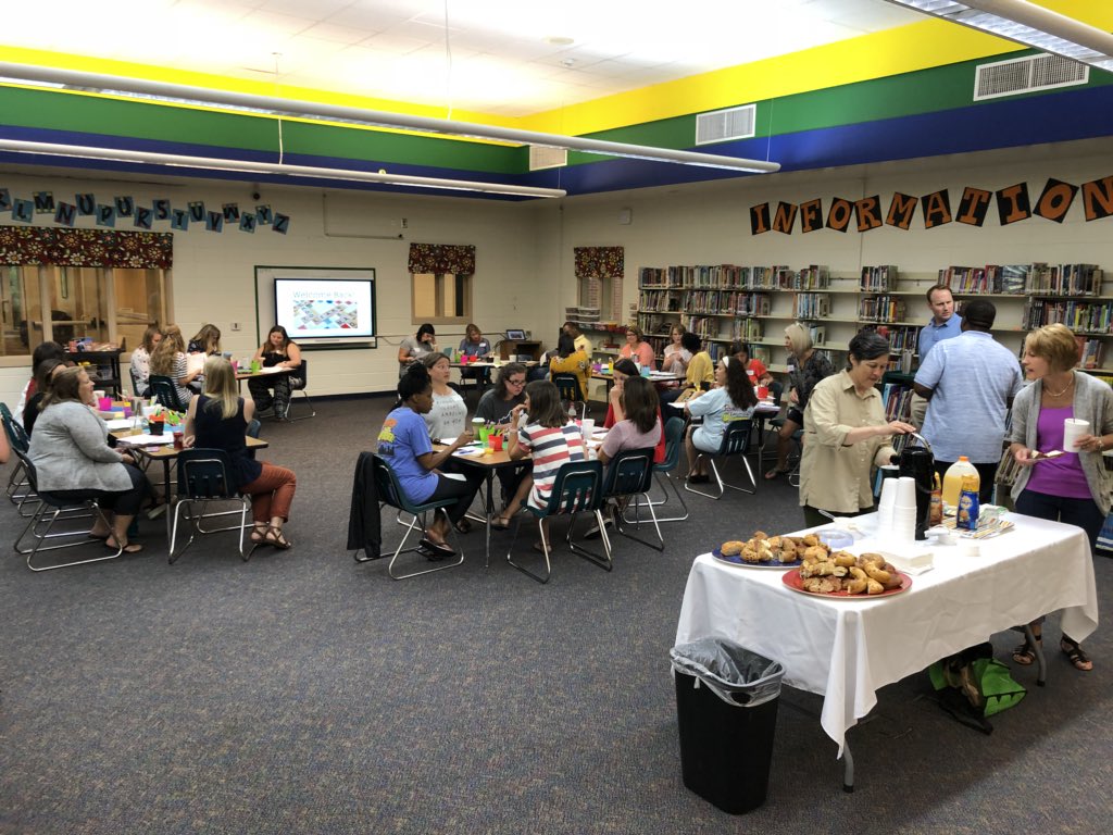 kroberts2174's tweet photo. Yarbrough has had a GREAT first day! 
#YarbroughKnights #CelebrateAuburn https://t.co/LhU8Bgo6LI