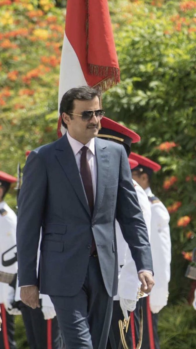 الدنيا تاقف لآجل هيبة حضورك 
هيبتك هزت دول 
#تميم_بن_حمد