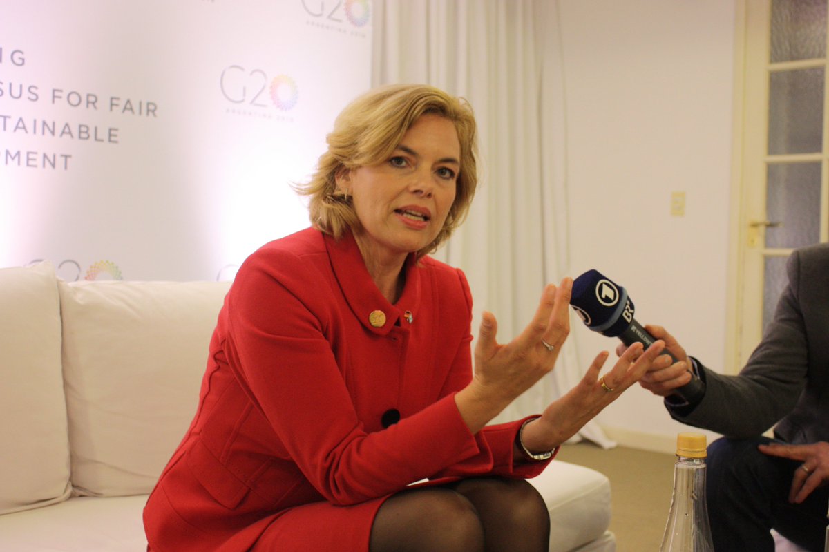 Aktuell im Tageblatt: Besuch von Bundeslandwirtschaftsministerin Julia Klöckner beim G20-Treffen in #BuenosAires.
@bmel <a href="/JuliaKloeckner/">Julia Klöckner</a> <a href="/AlemaniaenArg/">Embajada de Alemania</a> <a href="/CarlMoses60/">Carl Moses 🤔</a>