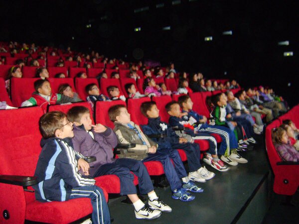 Paco_VCF's tweet photo. Estreno de 'Los Increíbles' vs estreno de 'Los Increíbles 2' https://t.co/8aTnMpu9vs